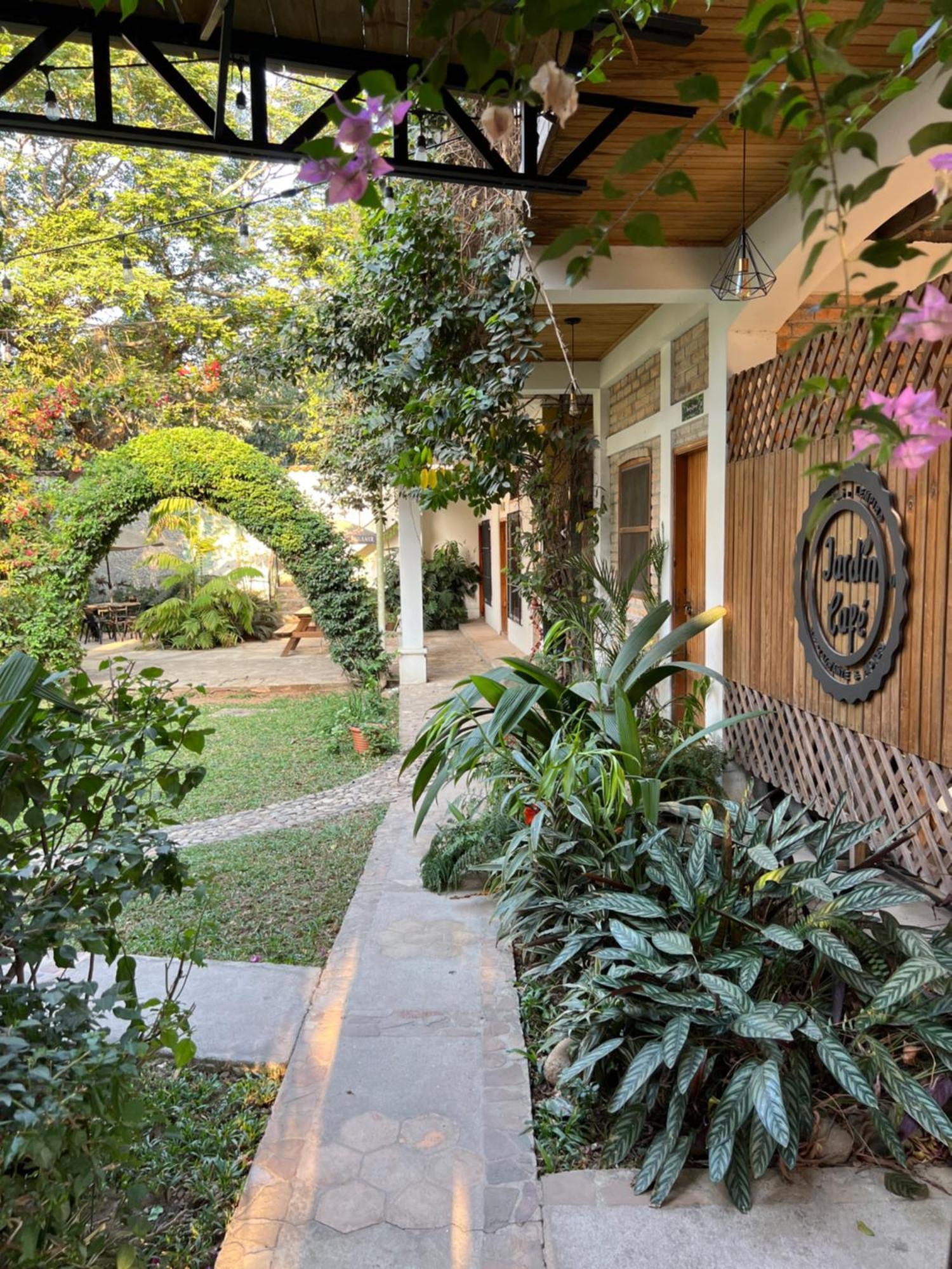 Jardin Cafe Hotel & Restaurant Gracias Bagian luar foto