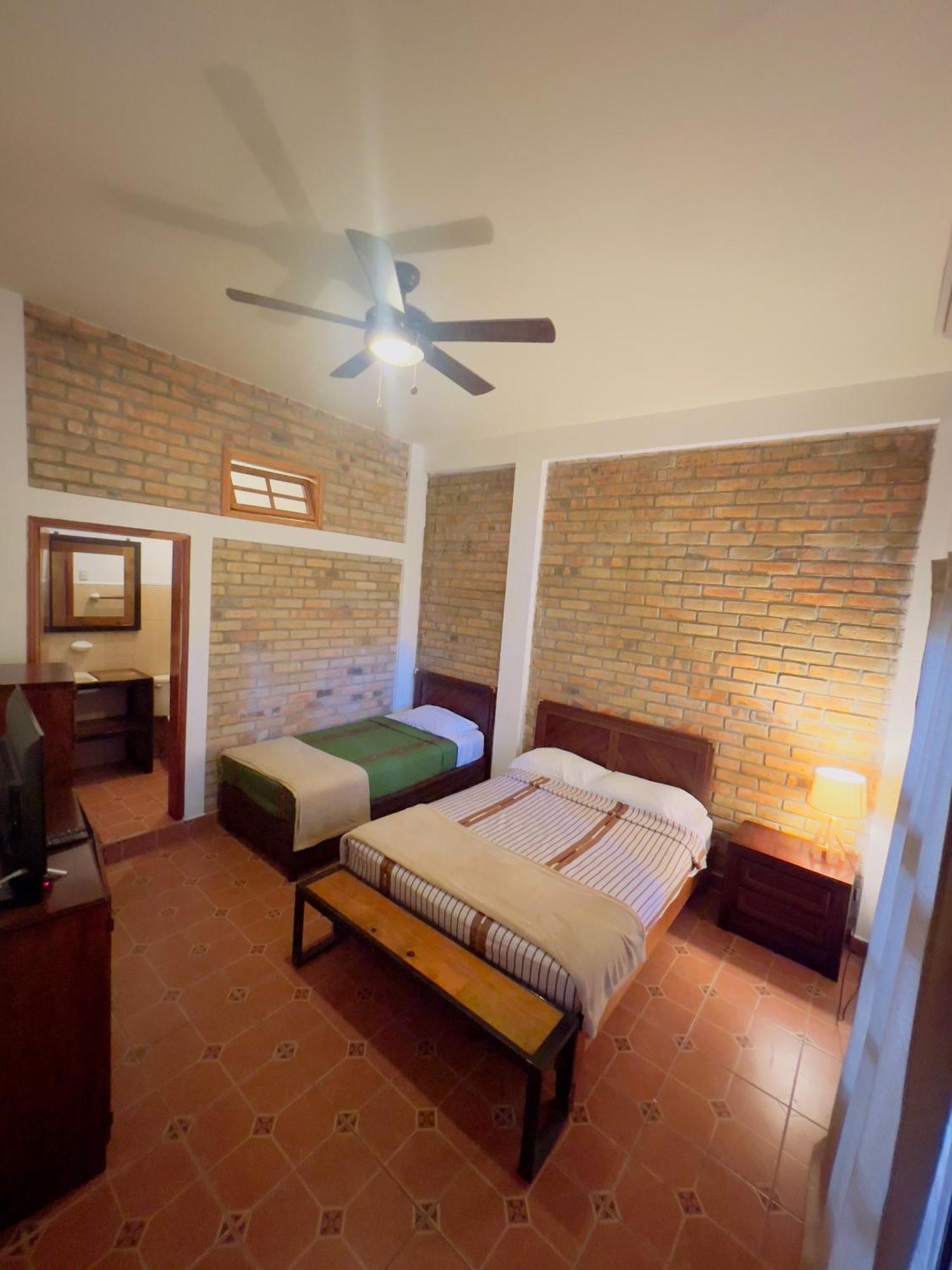 Jardin Cafe Hotel & Restaurant Gracias Bagian luar foto